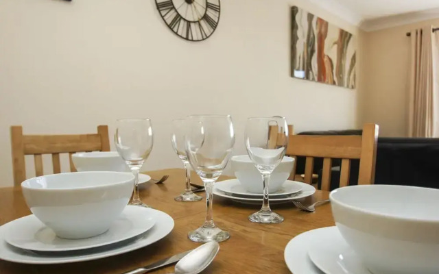 Britannia Harbour View Parking by Brighton Holiday Lets