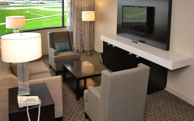 Doubletree by Hilton Houston Hobby Airport