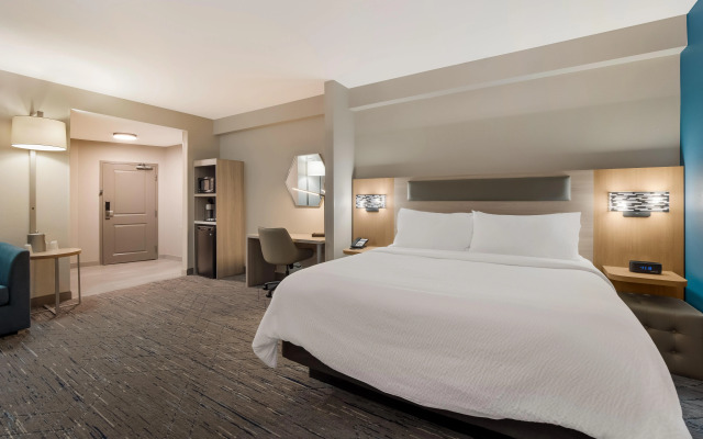 Отель Holiday Inn Express & Suites Lexington