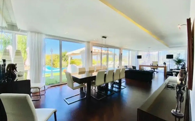 The Lake Villa Mountains & Sea view