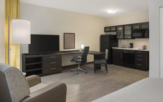 Candlewood Suites Charlotte - Arrowood by IHG