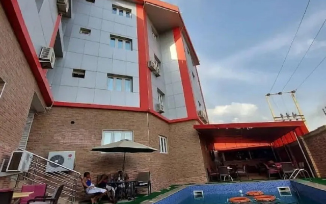 Alim Royal Hotel and Suites