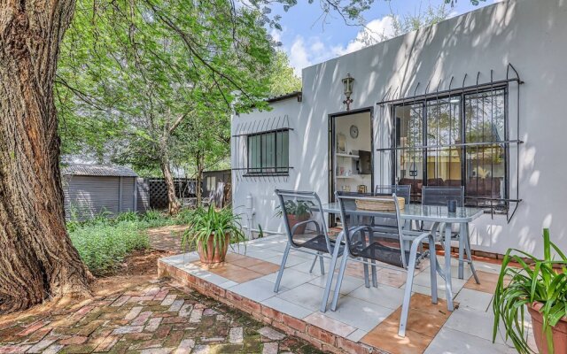 The Cottage-1 Bed-pool-bbq-fibre-solar-samrand