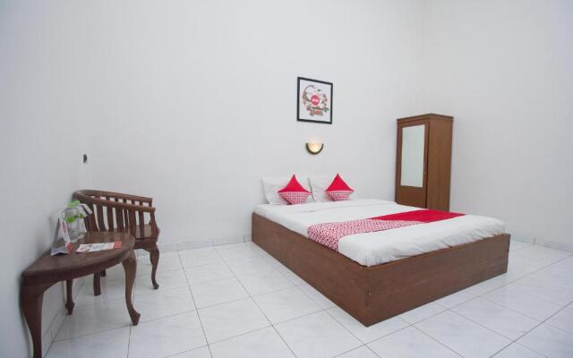 OYO 759 Hotel Dewi Sri