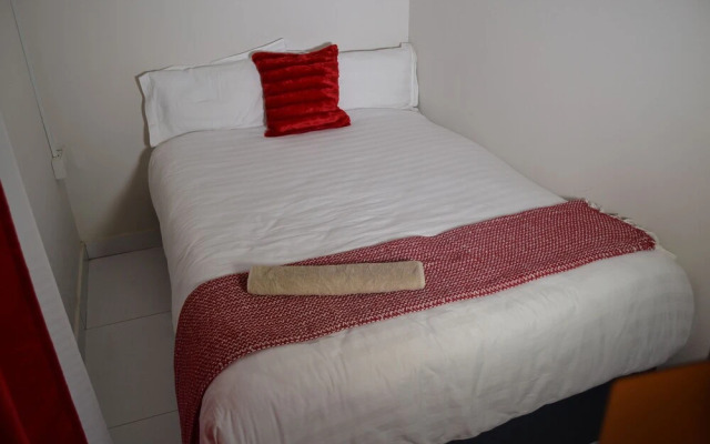 Pentastar Kubu Hotel