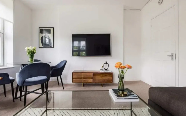 The Vauxhall Bolthole - Elegant and Bright 2bdr Flat