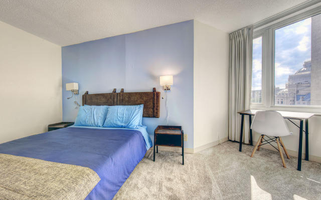 Beautiful, fully equipped, luxury condo!