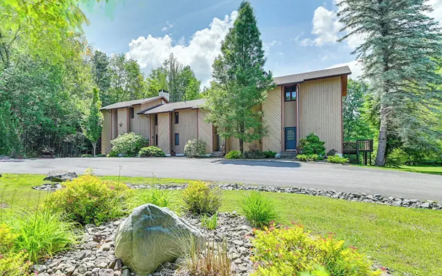 Windham Retreat w/ Private Deck & Mtn Views!