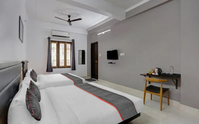 Oyo Townhouse 1082 Holidayy Inn