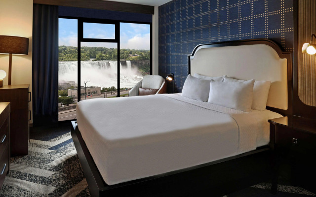 Crowne Plaza Hotel-Niagara Falls/Falls View