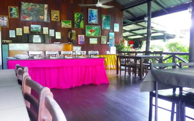 Sukau Backpackers B&B