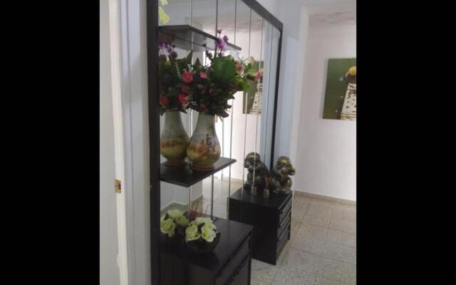 Deluxe 3 Bedroom Apartment, Balcony, 15 Minutes Walk To City And Beach Sys2