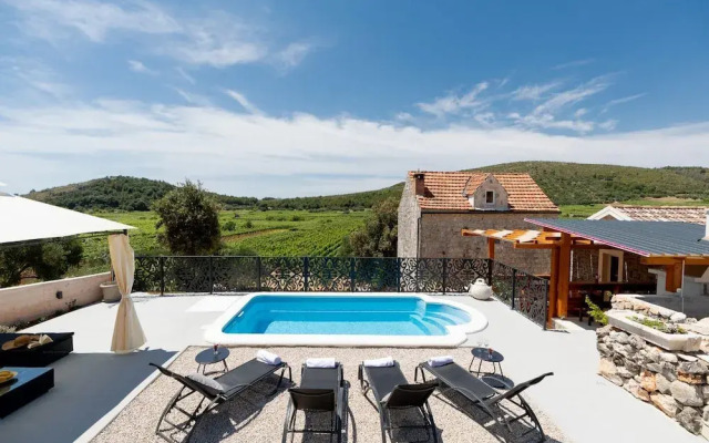 Stone House Prapatna