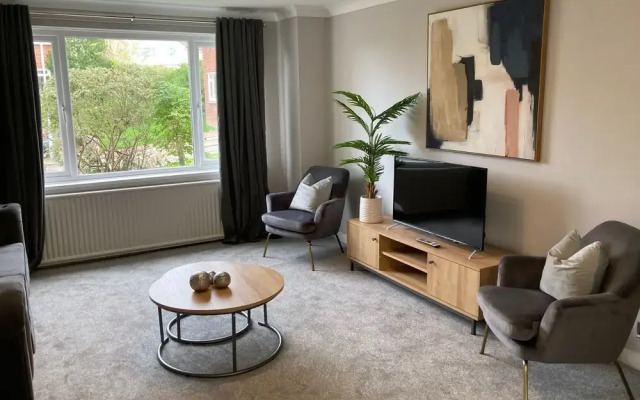 Leeward House - Donnini Apartments