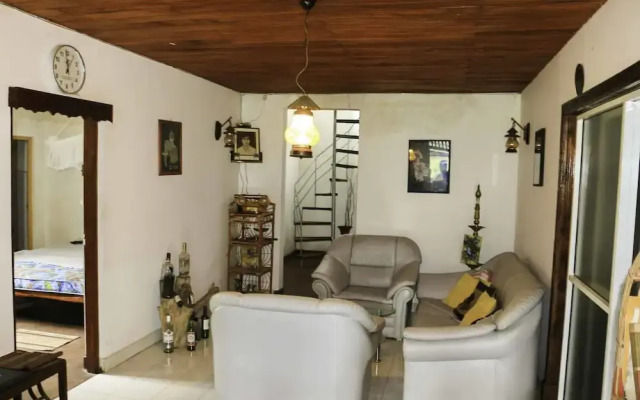 Yoho Okan Rock Wooden Cabana