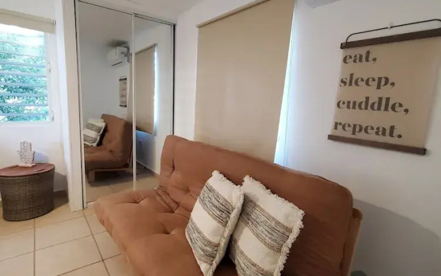 Comfy apartment 8 minute walk from beach