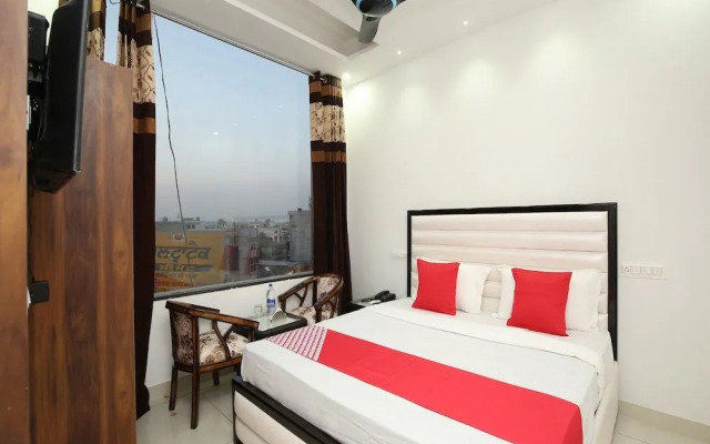 Oyo 35930 Tricity Hotel Premia