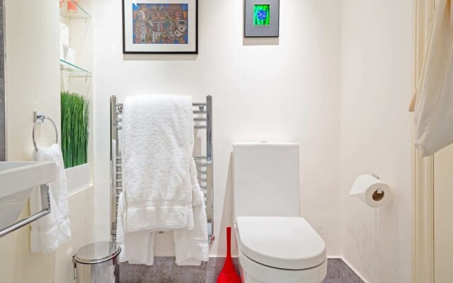 Bright 2 Bedroom Apartment in South Kensington