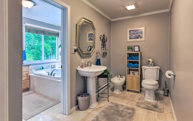 'paradise Lakehouse' in Hickory w/ Dock & Views!