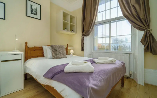 Stylish 2Bed Steps from Iconic Waterloo