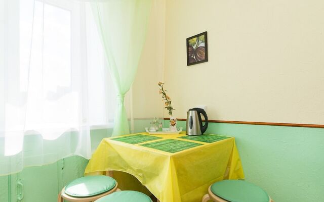 Etazhi Na Malysheva 4B Apartment