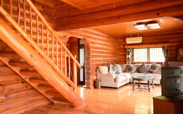 [All natural wood Big Log Home]4Br,2Bath,3Toilets
