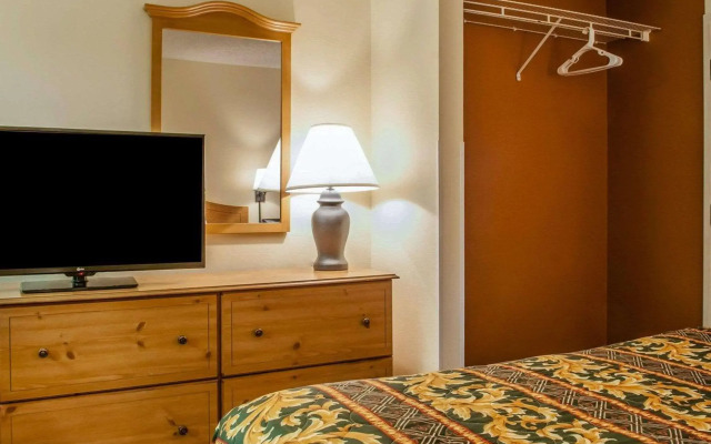 Suburban Studios Albuquerque Midtown - University