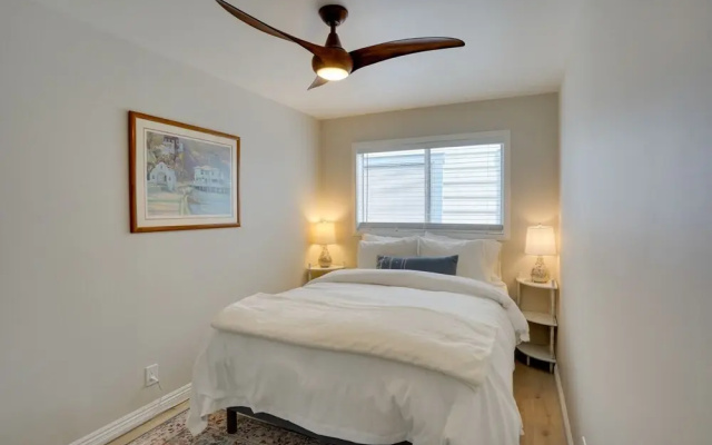 Catalina Island Duplex - Steps to Beach & Pier!