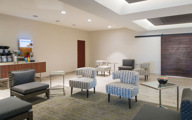 Holiday Inn Express Hotel & Suites Burlington by IHG