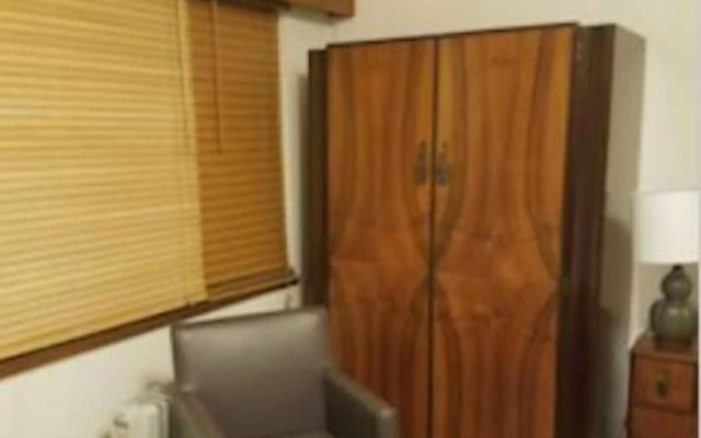 Albany Hill Apartment