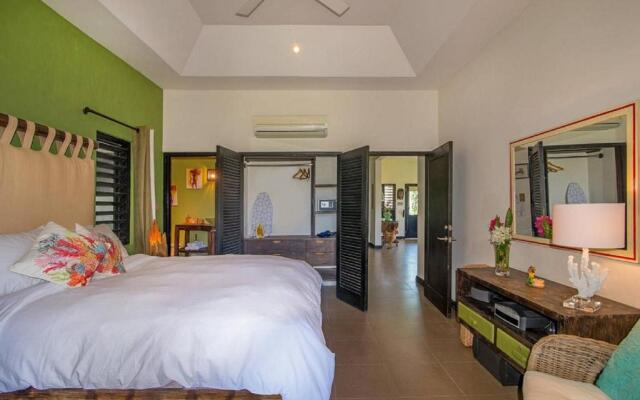 Luxury Villa sleeps 6, Beach Access, Montego Bay