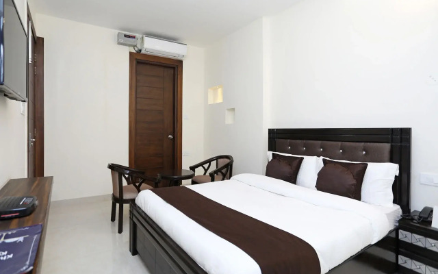 OYO 9275 Hotel Royal Inn