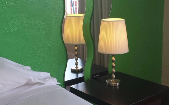 Up Midtown Hotel
