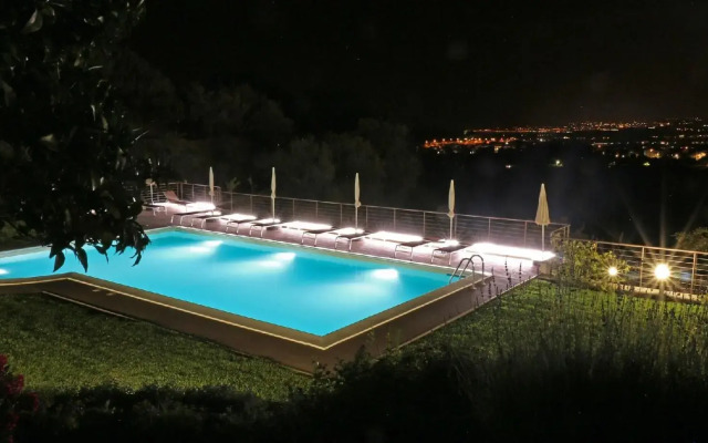 Siké Holiday Home