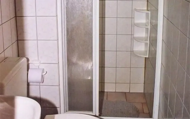 Schöner, im Grünen Gelegener Bungalow in Zirkow für 2-3 Personen