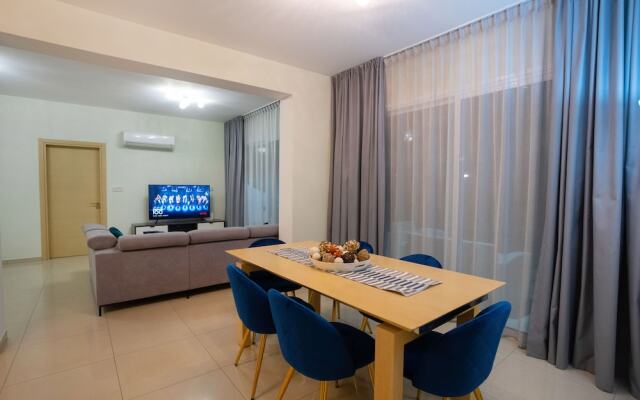 Bay View Gardens Apartments with Pool