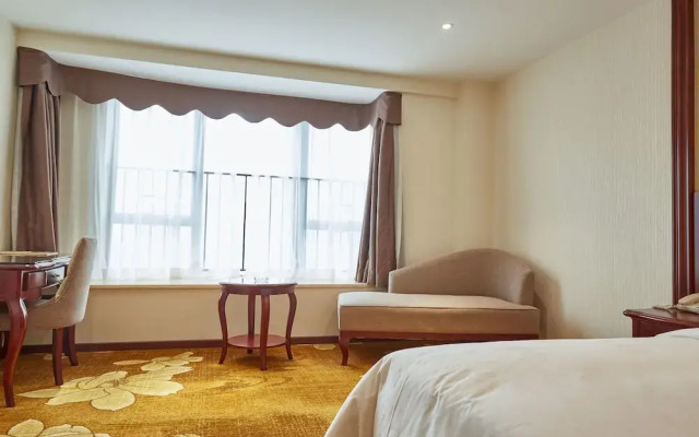 爱东精品酒店(广州飞翔公园地铁站店)