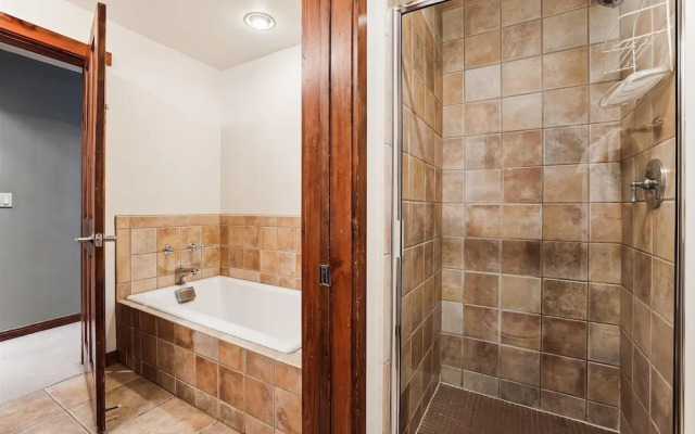 Main Street Junction 19 2 Bedroom Condo