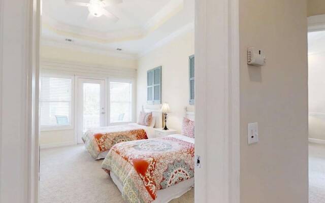 Palm Breeze 5 Bedroom Holiday Home