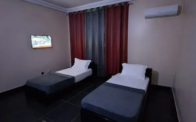 Royal Blue Guest House & Bar