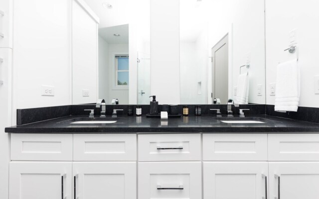 Domio Sylvan Park Spacious 8BR 2 Houses