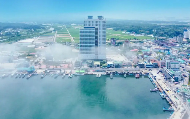 Gangneung Chonpines Ocean Suites Hotel