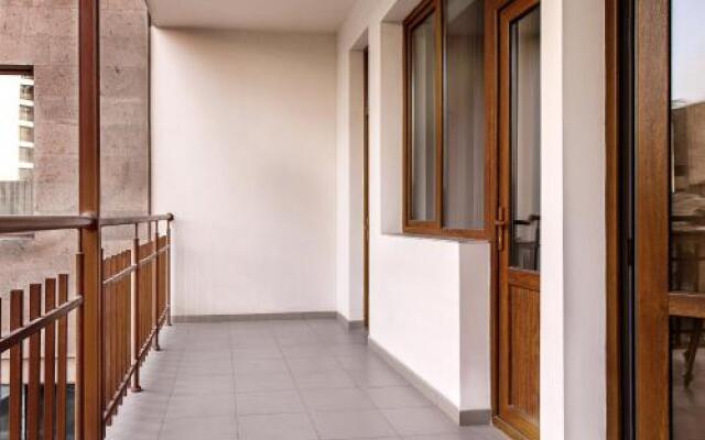 Apartment On Arami Street