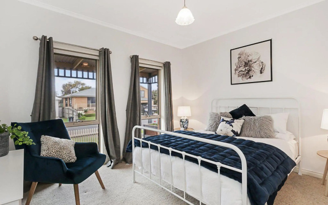 Guildford Cottage – Guest Rooms – Port Fairy