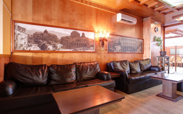 Central Plaza Hotel