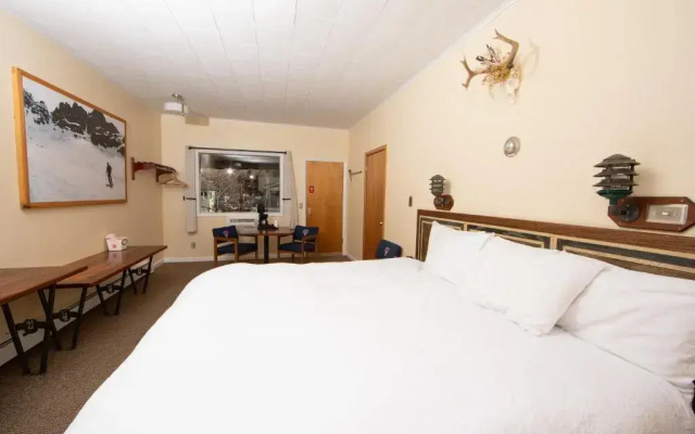 Yodeler Motel