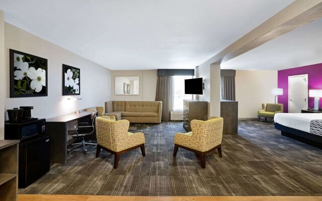 La Quinta Inn & Suites by Wyndham Columbus MS