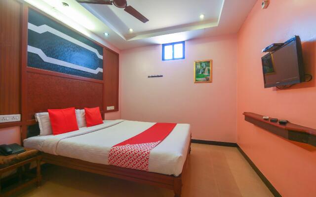 OYO 10459 Gnana Srm Residency