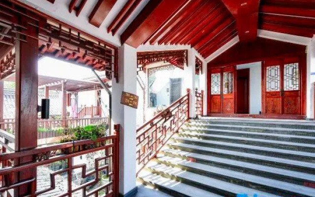 Jinglu Hotel