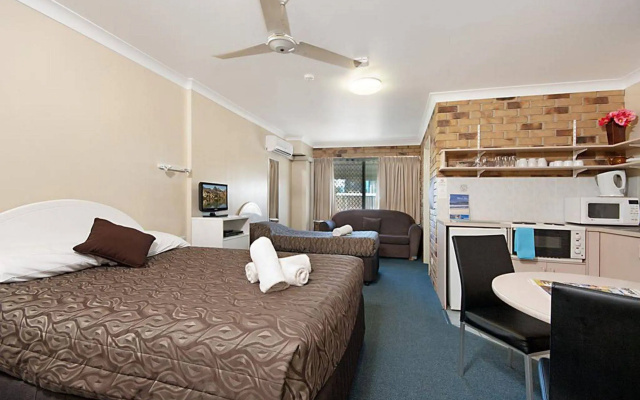 Byron BaySide Central Studio Apartments – Guest Rooms – Byron Bay